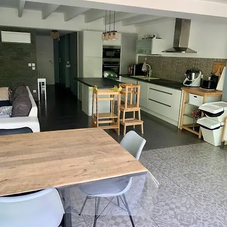 Maison Moderne, 4 Chambres, Climatisee, Piscine *
