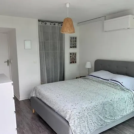 Maison Moderne, 4 Chambres, Climatisee, Piscine